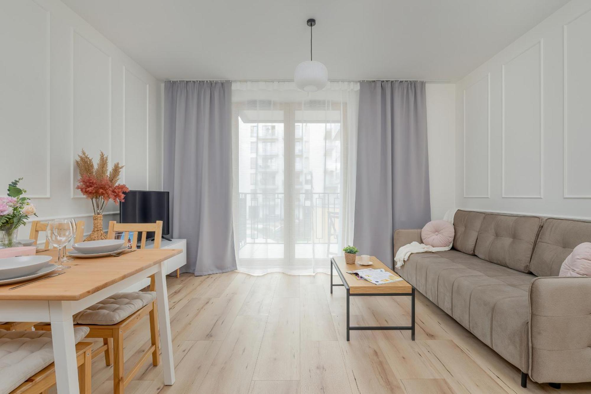 Cozy Apartment Orawska With Balcony By Noclegi Renters Красков Екстериор снимка